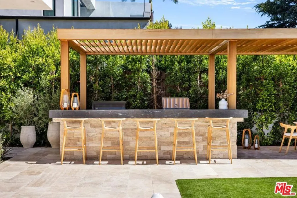 740 Warner Avenue, Los Angeles, California 90024 home-pic-37